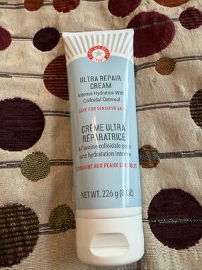 First Aid Beauty Ultra Repair Cream - Light Blue & White Tube